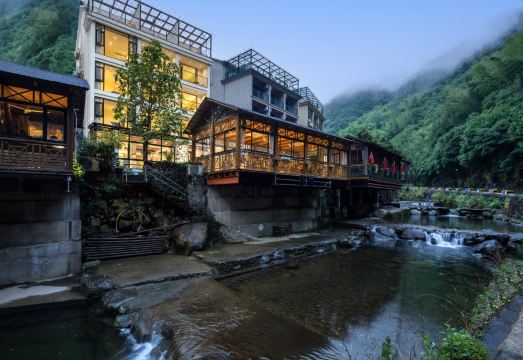 Timely rain Hotel Overview