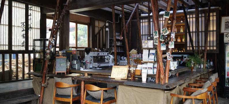 山下见·日咖夜酒主题民宿(丽江古城万子桥店)图片