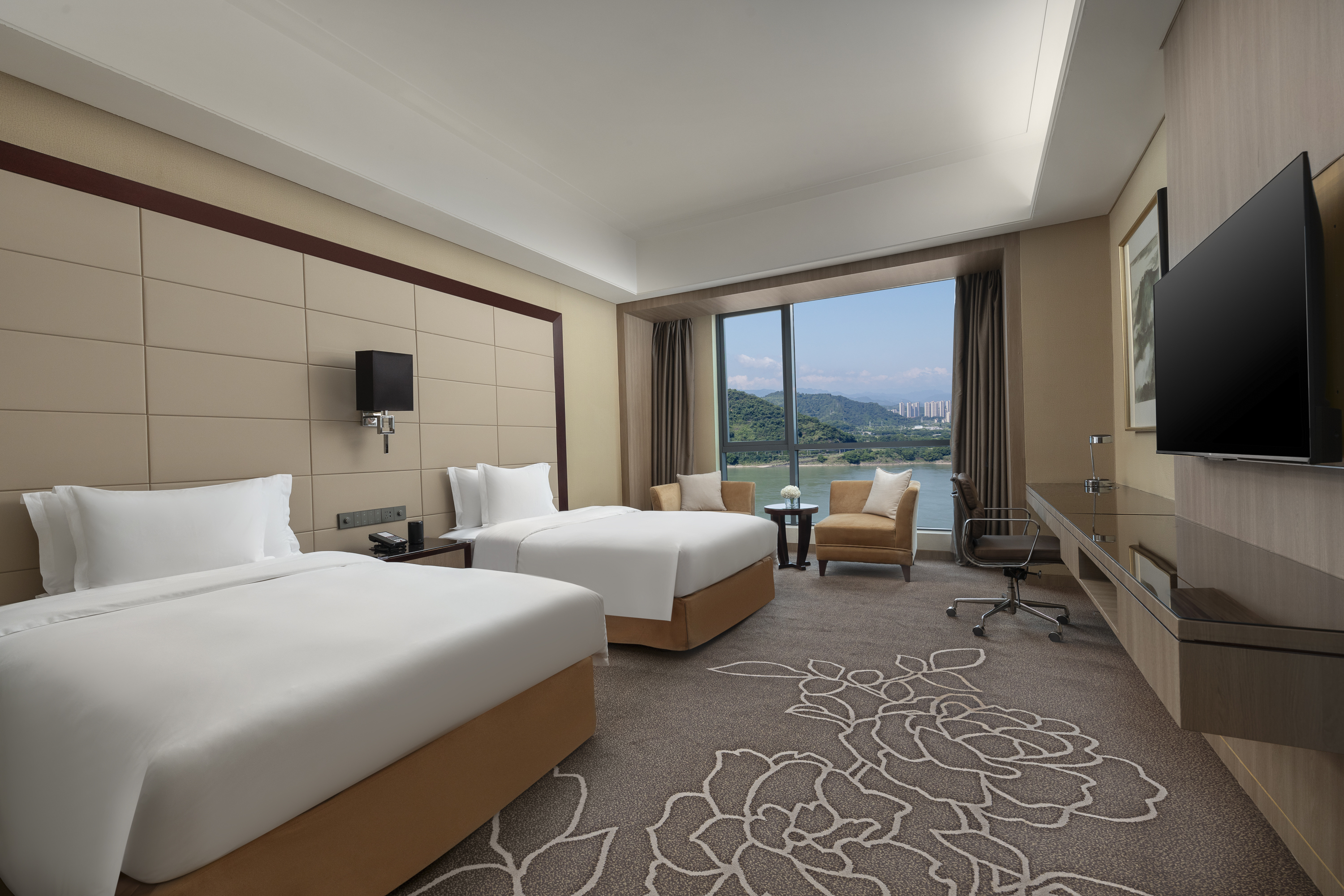 Crowne Plaza YichangOver view