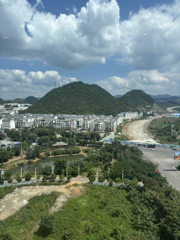 苗西南国际酒店(兴义万峰林大道店)图片