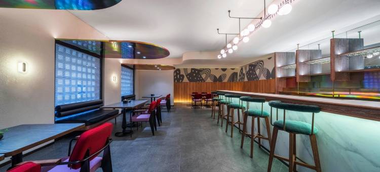 艾居蝶设计师酒店(海城火车站大润发店)图片