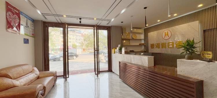 OYO钦州银河假日酒店(万国商业广场店)图片