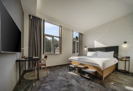 Landing Cloud Hotel Hotel Overview