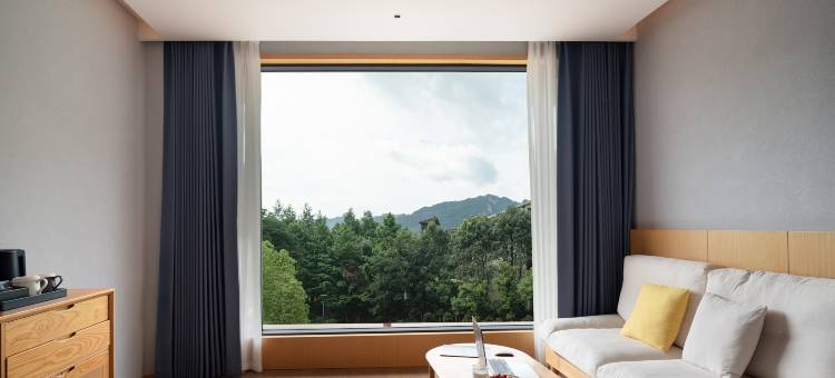 张家界芊山月度假酒店(国家森林公园武陵源标志门店)图片