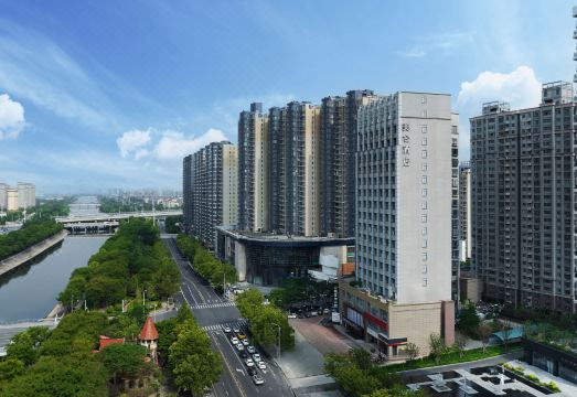 郑州金水正弘城美仑酒店外景图