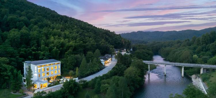 梵净山见山云筑民宿(景区东门店)图片