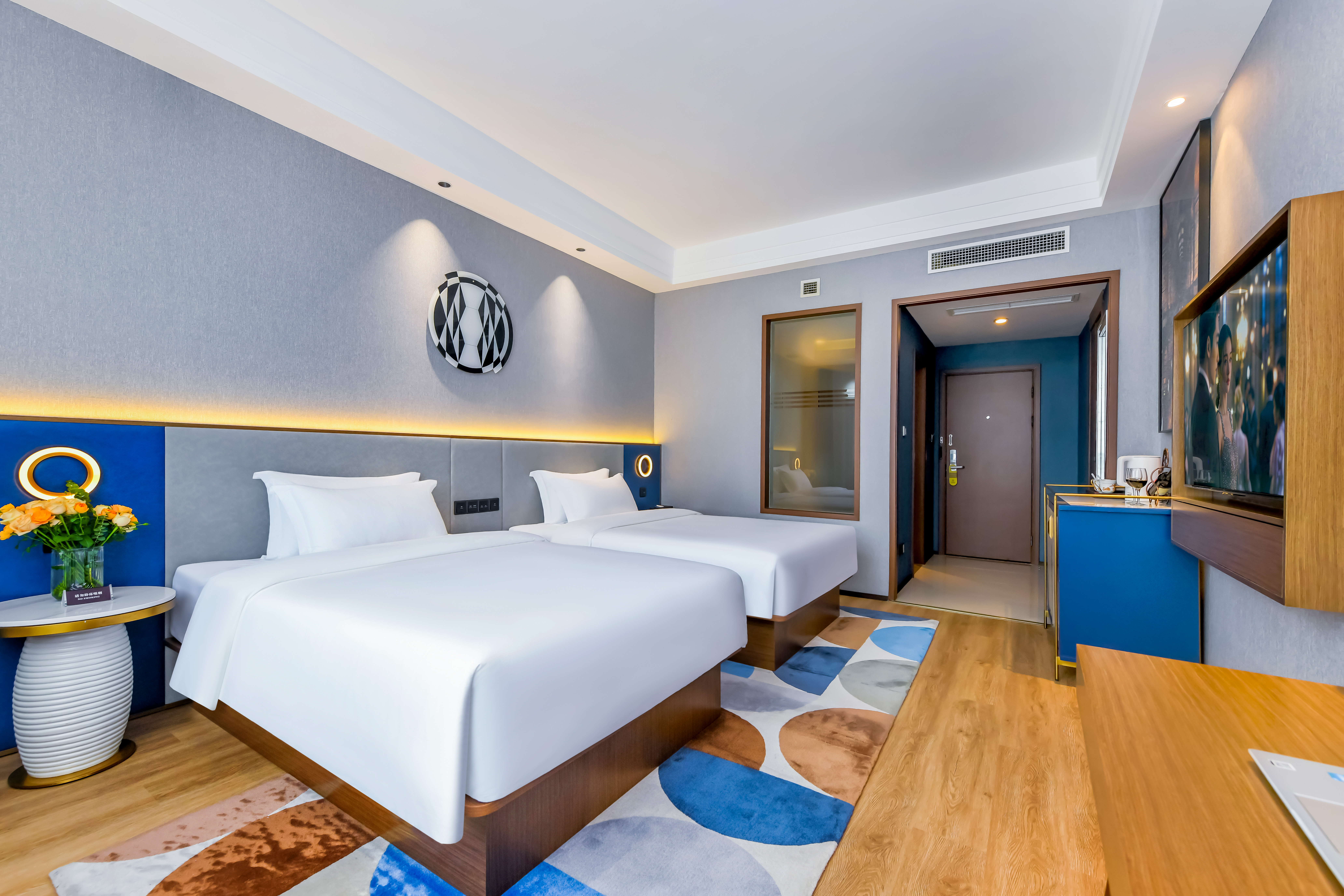 Venie Hotel Over view