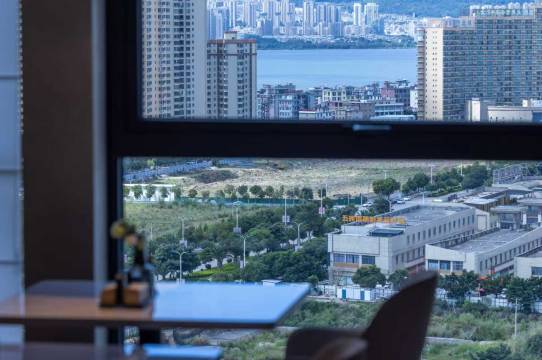 大理洱海公园万达广场亚朵酒店图片