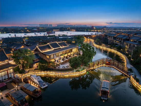 鹿鸣湖畔民宿(开封清明上河园万岁山武侠城店)