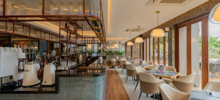 芭堤雅花园海景大酒店(Garden Cliff Resort & Spa Pattaya)图片