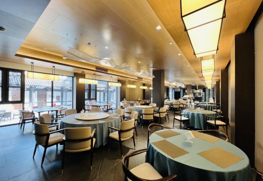 Octagon Featured High-end Hotel Hotel Overview