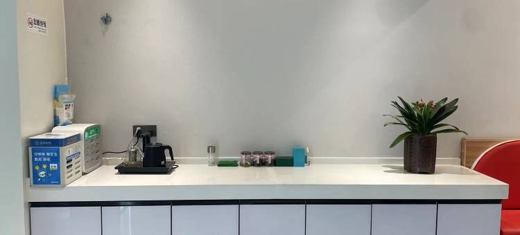 派酒店(南阳卧龙区火车站店)图片