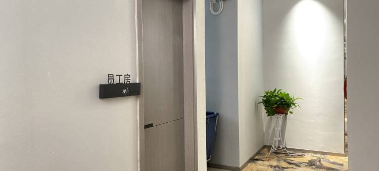 武汉泊漫轻雅酒店(武昌工学院龙湖白沙天街店)图片