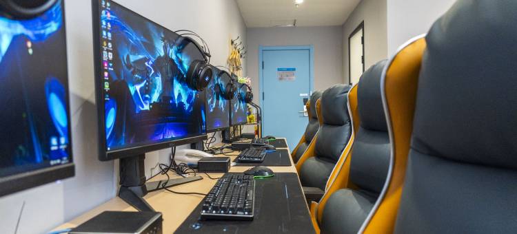 网鱼电竞酒店(青岛香江路濠洼步行街店)图片