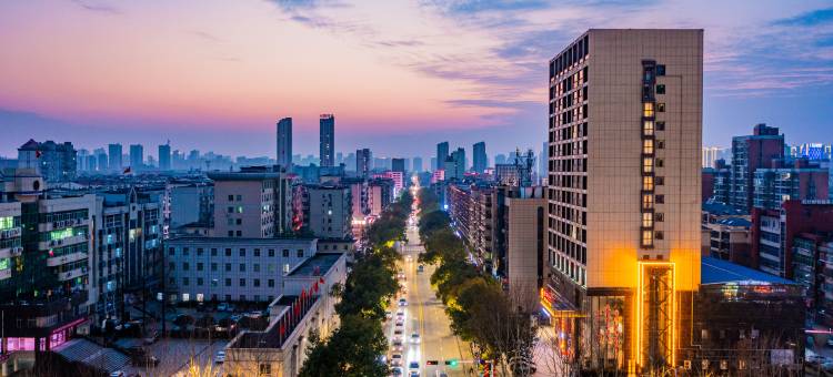 鸿云・Sky Mansion丨城际酒店(九江火车站九江学院店)图片