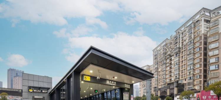 丽珵云端酒店(高铁南站木桥地铁站店)图片