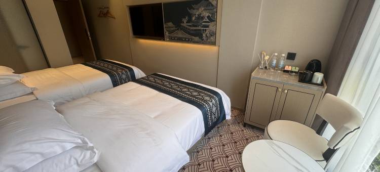 九天嘉尔酒店(凤凰古城游客中心店)图片