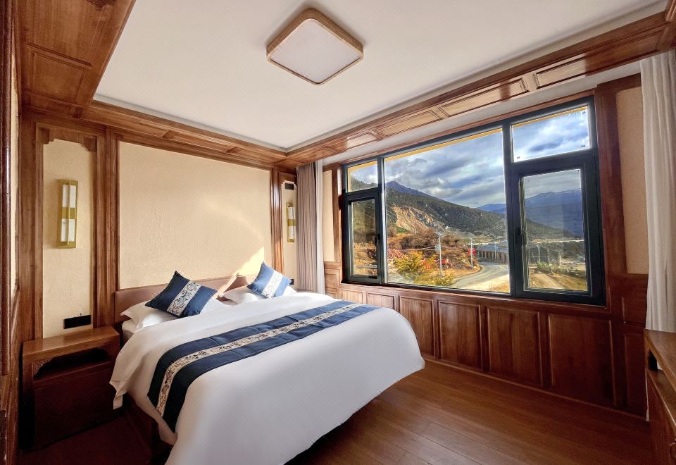 Dechinmeli Snow Mountain Deye Hanshe Hotel Overview