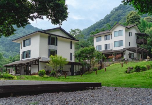 峨眉山晓山青野奢度假民宿外景图