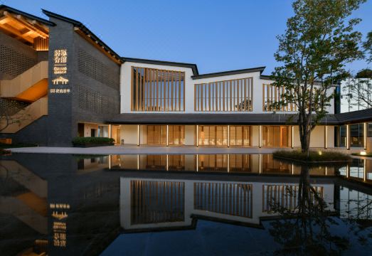 西昌邛海将军府夜泊君亭酒店外景图