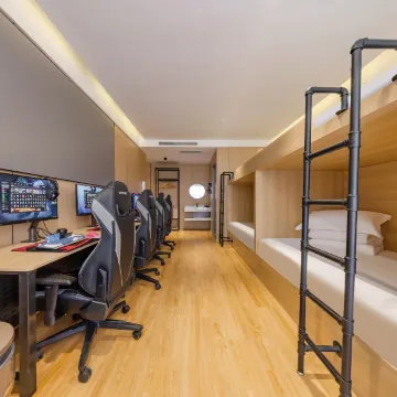 青禾电竞酒店(太原柳巷钟楼街店)