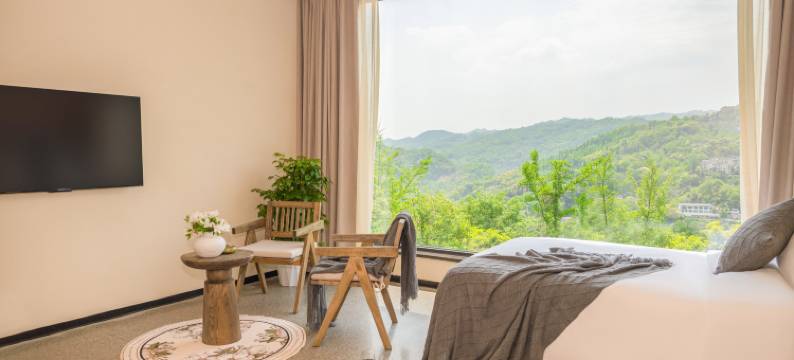 青城山·月近人悬崖私汤美宿图片
