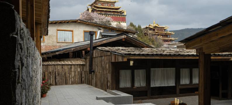 香格里拉璞云悬山LIFE民宿(独克宗古城大佛寺转经筒店)图片