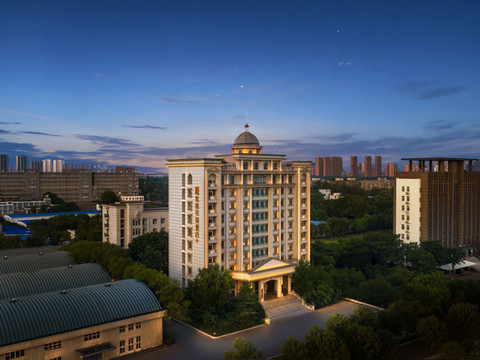 乾能花园酒店(武汉金银湖万达广场店)