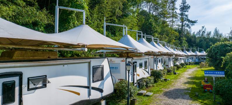 新县大别山露营公园酒店图片