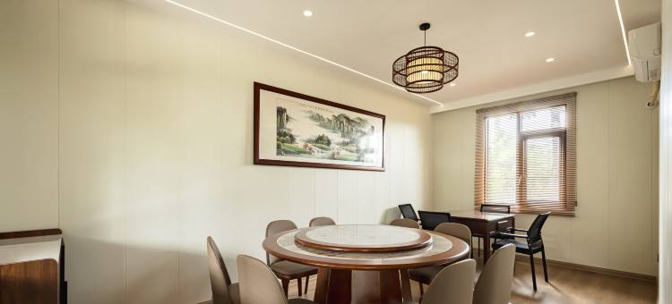 暖云涧民宿(三峡机场店)图片