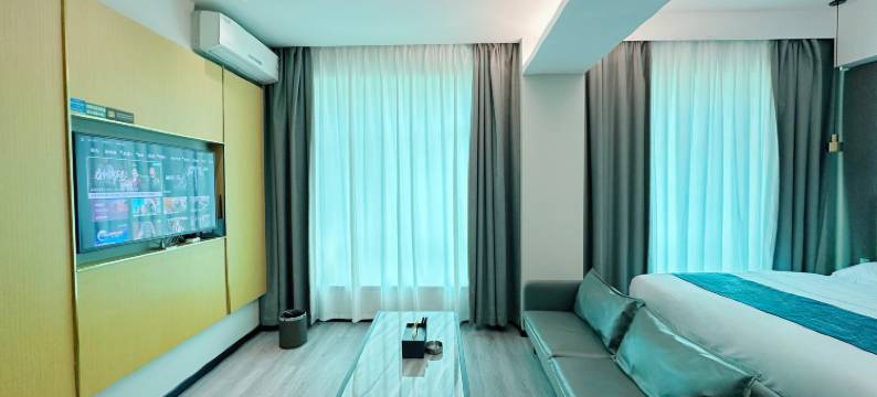 三亚海蓝湾度假酒店(海月广场外贸路美食街店)图片