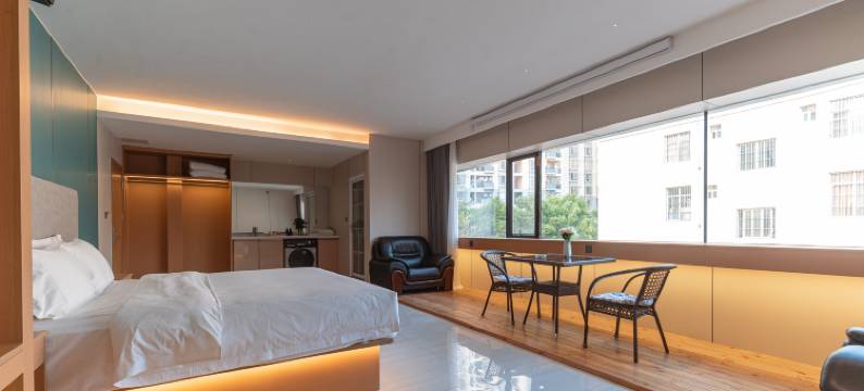 丽宁影音轻居酒店(明秀东路狮山公园地铁站店)图片