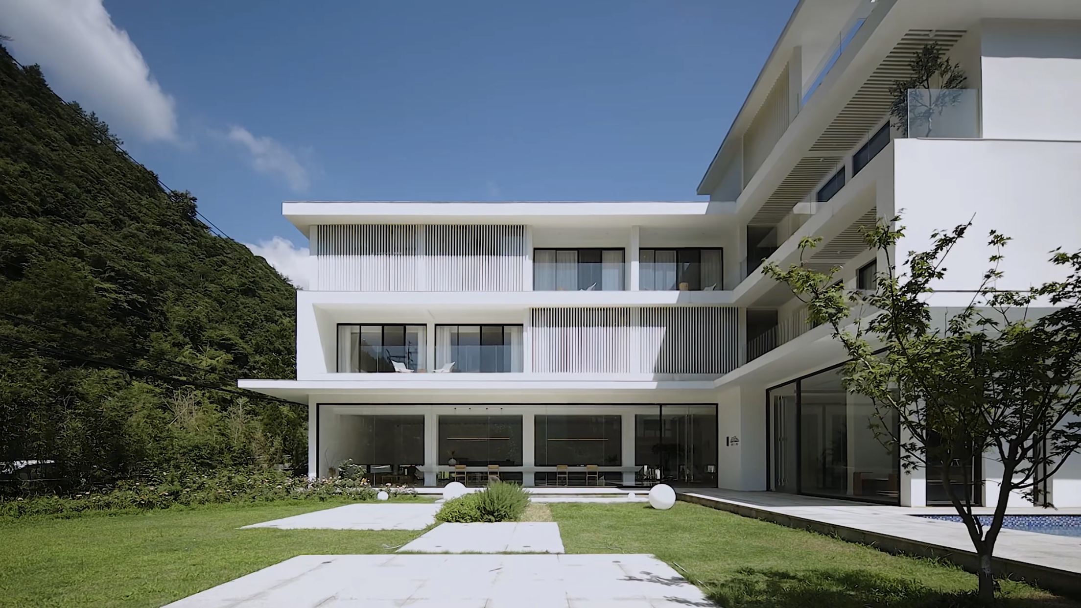 Moqian Xiaozhu · Holiday Inn Over view