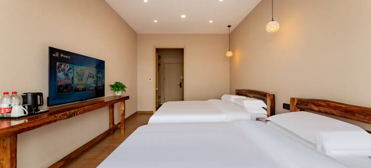 阿尔泰七台火山营地图片