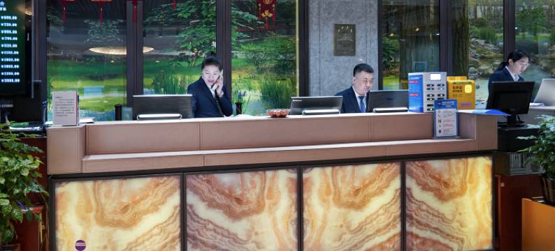 大连日月潭大酒店(大连火车站店)图片