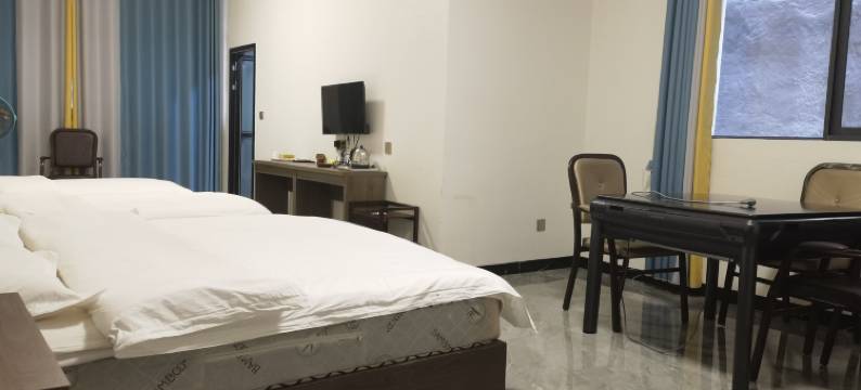 弥勒兴湖温泉宾馆(湖泉生态园店)图片