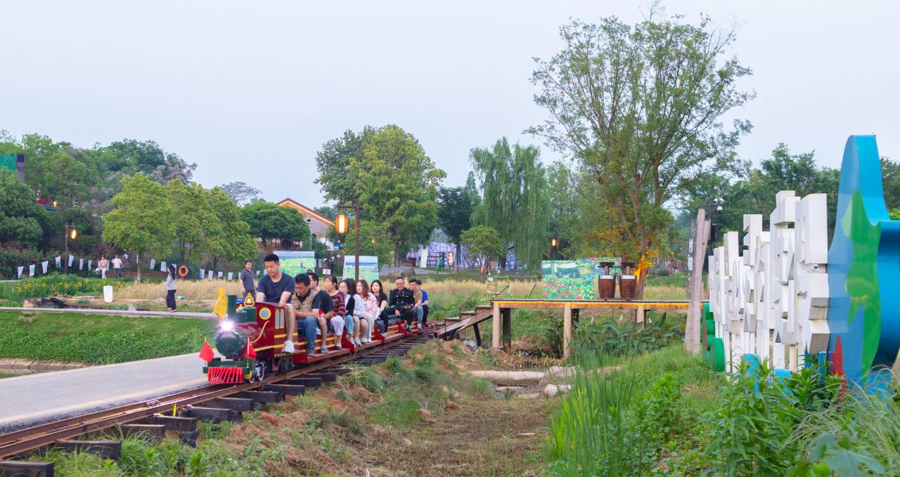 岳阳K度假酒店(洞庭湖中华熊猫苑店)图片