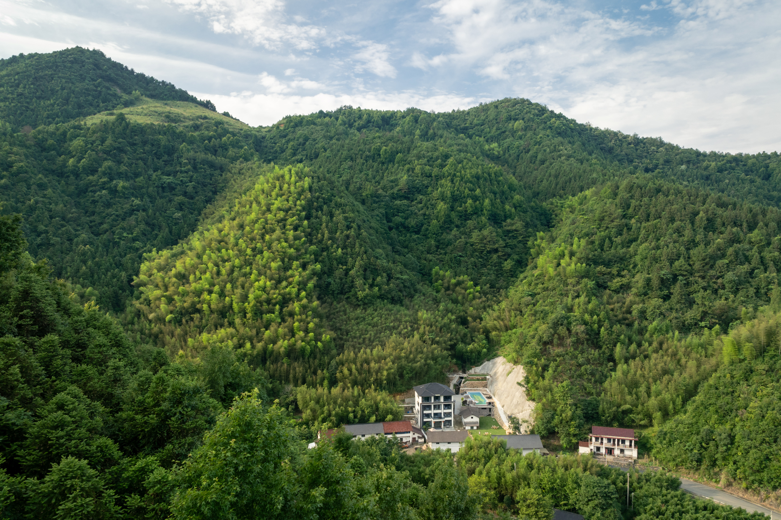 Tonglu Cold Spring Jingshe Mountain Spring B&B Over view