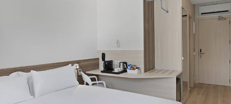 民宿酒店圣地亚哥米拉多伊罗(B&B HOTEL Santiago Milladoiro)图片