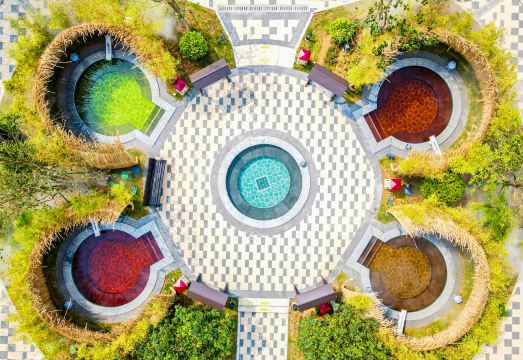 Yuetianxia Hot Spring HotelHotel Overview