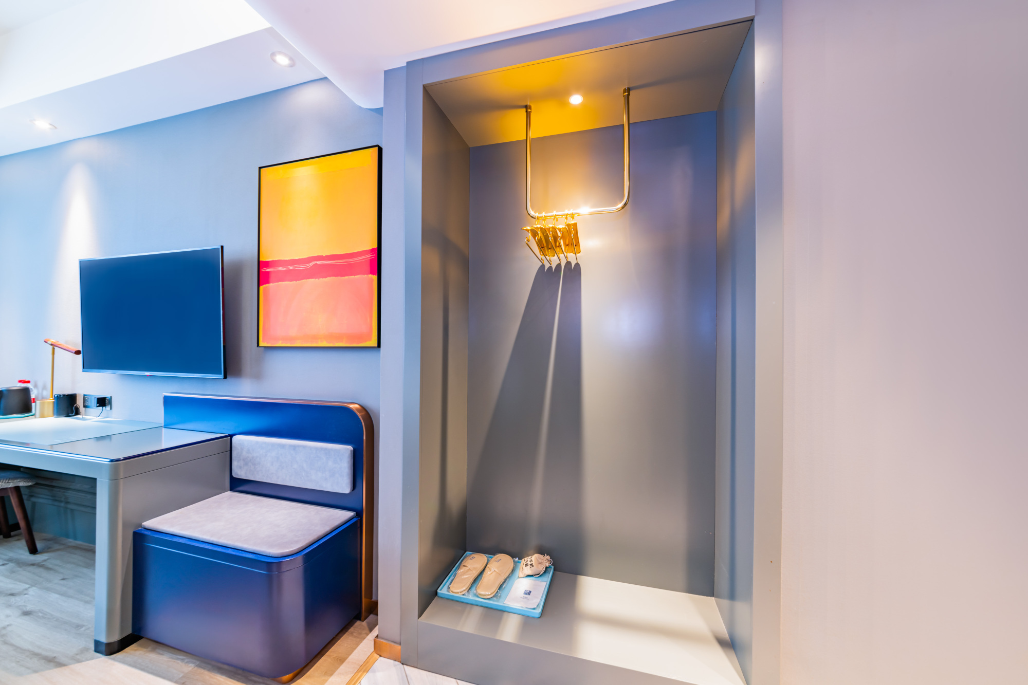 Lanou Hotel (Fuping Qianxilong Building Material Market) Over view