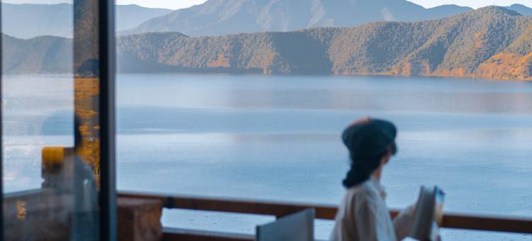 泸沽湖且曼·入影松半山酒店图片