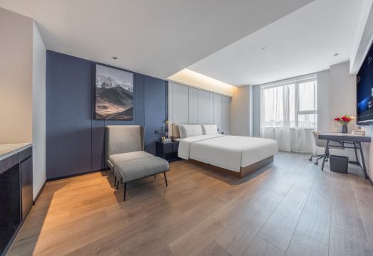Xinyi Center Qingnian Road Atour HotelHotel Overview