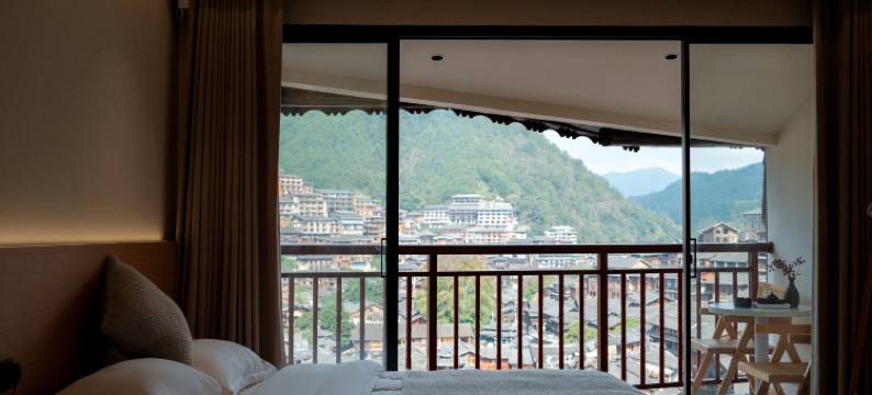 山与山寻全景民宿(西江千户苗寨东引观景台苗族博物馆店)图片