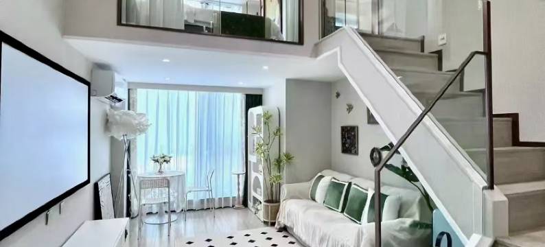 菲悦·轻奢loft影院公寓酒店(南昌瑶湖江西师范大学店)图片