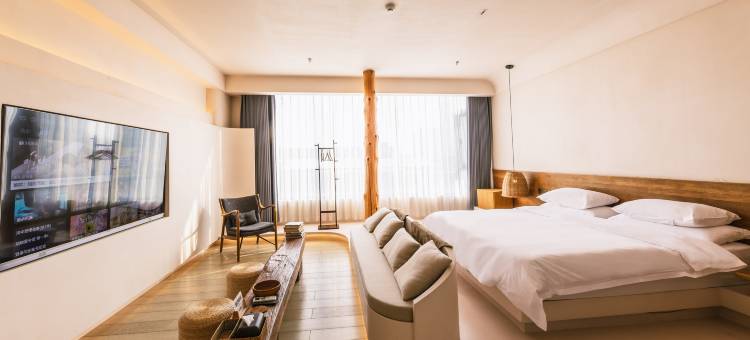 山禾里·侘寂美学民宿(万象城龙眼南路美食街店)图片