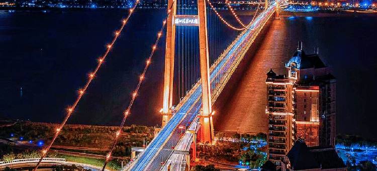 卡煕尔丨VISTA寰江・180°轻奢美学影音酒店(国博中心北地铁站店)图片