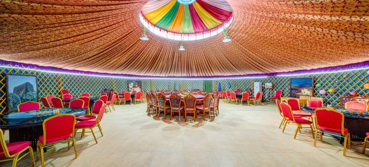 呼伦贝尔市陈巴尔虎旗金骄草原非遗传统蒙古包民宿图片