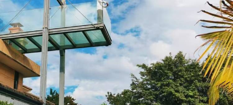 西双版纳景洪萨度•澜湄听涛度假酒店(曼听御花园泼水广场店)图片