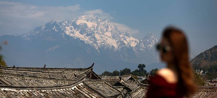 花筑·月半湾·雪山屋顶Coffee·花海漫步设计师庭院(丽江古城店)图片